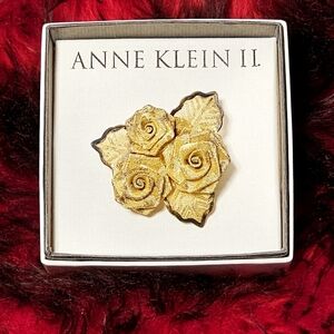 Anne Klein II Gold Toned Mesh Rose Flowers Cluster Brooch Pin in Box